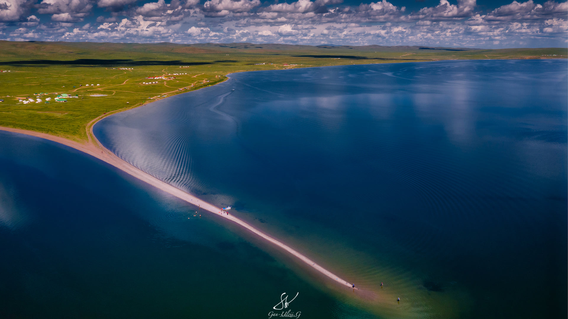 ugii lake