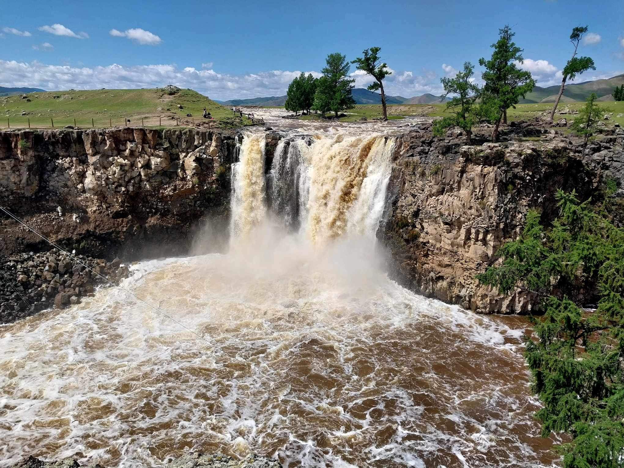 Ulaan_tsutgalan,_Mongolia